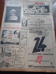 Cumhuriyet Gazetesi - 30 Ekim 1952 - Cumhuriyet Bayramı Bütün Yurdda Heyecanla Kutlandı - Cumhurbaşkanı Celal Bayar Atatürk'ün Muvakkat Kabrine Çiçek Koyuyor - Kızıl Şair Nazım Hikmet'in İstanbul'dan Nasıl Kaçtığı Nihayet Anlaşıldı - Sarıyer Cinayetinin Faili Osman İsimli Bir Er Yakalandı - Amerikan Seçimlerinde Cumhuriyet - Kore Tugayımızda Heyecanlı Kutlama Töreni - Hıfzıssıhha Enstitüsü Dün Açıldı - Kızılay'ın 75. Kuruluş Yıldönümü - Esad Tekeli - Suad Hayri Ürgüplü Vazifesi Başına Gitti - Denizaltılara Karşı Yeni Bir Müdafaa Silahı - Fransız Şarkıcı Tino Rossi'ye Legion D' honneur Nişanı Verildi - Bizansın İçyüzü Yazı Dizisi - Milli Piyango - Wagner'in Doğduğu Kasabanın Masalı - Taksim Beyoğluspor Maçı Yapılamadı - Mussolini'nin Torunu Evlendi - İstanbul'da Cumhuriyet Bayramı İntibaları - Çapamarka