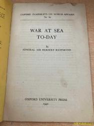 WAR AT SEA TO DAY - ADMİRAL SİR HERBERT RİCHMOND - OXFORD PAMPHLETS ON WORLD AFFAİRS - Oxford University Press - İNGİLİZCE KİTAP (GÜNLÜK DENİZDE SAVAŞ)