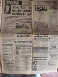 TAN Magazin Gazetesi - 17 Kasım 1985 - Selin Melek Aktan - Atilla Oymak - 250 Milyonluk Aşk! - Ebru Özmeriç - Bizim Güzel İddasız - Kumarbazlar Türk Güzeline Hiç Şans Tanımıyor! - Nurdan Bağdatlılar - İlyas Zeki Al - Fikret Erat - Kendisi ile Sevişmeyen Erkei Polise Şikayet Etti - Ayakkabı Alırken Neler Dikkat Etmeli? - En Yakışan Saç Modelini Nasıl Seçmeli? - Çiğdem - Rüküş Çizgi Romanı - İki Sevgi Notası  Fotoromanı - Güzin Abla - Kenan Evren ''Kıbrıs'ta Kesin Barışa Henüz Ulaşılamadı'' dedi - Fcia - Rauf Denktaş - 5 İşçi Cereyana Kapılıp Can Verdi - Aynur Arıkan - Hüseyin Baltacı - Zortek Fotoromanı - Franco Andrei - Özal Fakirliğe ve İşsizliğe Nasıl Çare Bulacak? - Hanım Hanımcık Görünmek İşine Gelmedi - Susie Silvey - Göğsümüzü Kabarttılar - Lorenzo Lamas - ''Uyuyan Prens'' Ömer Şerif - Cihan Ünal da İtiraf Eti: Türkan Şoray'la Aşkımız Bitti - Osman Öndeş fotoğraf ve haberi - Tam Takım Gazete