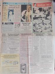 TAN Magazin Gazetesi - 17 Kasım 1985 - Selin Melek Aktan - Atilla Oymak - 250 Milyonluk Aşk! - Ebru Özmeriç - Bizim Güzel İddasız - Kumarbazlar Türk Güzeline Hiç Şans Tanımıyor! - Nurdan Bağdatlılar - İlyas Zeki Al - Fikret Erat - Kendisi ile Sevişmeyen Erkei Polise Şikayet Etti - Ayakkabı Alırken Neler Dikkat Etmeli? - En Yakışan Saç Modelini Nasıl Seçmeli? - Çiğdem - Rüküş Çizgi Romanı - İki Sevgi Notası  Fotoromanı - Güzin Abla - Kenan Evren ''Kıbrıs'ta Kesin Barışa Henüz Ulaşılamadı'' dedi - Fcia - Rauf Denktaş - 5 İşçi Cereyana Kapılıp Can Verdi - Aynur Arıkan - Hüseyin Baltacı - Zortek Fotoromanı - Franco Andrei - Özal Fakirliğe ve İşsizliğe Nasıl Çare Bulacak? - Hanım Hanımcık Görünmek İşine Gelmedi - Susie Silvey - Göğsümüzü Kabarttılar - Lorenzo Lamas - ''Uyuyan Prens'' Ömer Şerif - Cihan Ünal da İtiraf Eti: Türkan Şoray'la Aşkımız Bitti - Osman Öndeş fotoğraf ve haberi - Tam Takım Gazete
