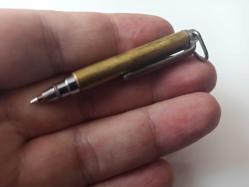 ESKİLERDEN VİNTAGE KOLEKSİYONLUK AÇILABİLEN KÜÇÜK KALEM . 1970' LER.