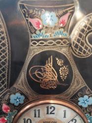 DUVAR SAATİ,  MİNELİ, EL İŞLEME BAKIR,  TUĞRALI ÇİÇEK DESENLİ, HISLON MARKA DUVAR SAATİ, PİLLİ SAAT ÇALIŞIR DURUMDA 45X30 CM