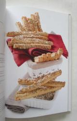 Finger Food / 100 Tasty Recipes to Enjoy with Your Favorite Cocktails