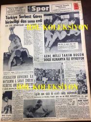 GÜNLÜK SPOR GAZETESİ - 16 NİSAN 1957 - TÜRKİYE SERBEST GÜREŞ BİRİNCİLİĞİ - ORDULARARASI BASKETBOL TURNUVASI - BEKİR BÜKE - NİZAMETTİN KIRŞAN - NAZİF OTURGAN - FEDERASYON KUPASI, GALATASARAY, BEŞİKTAŞ - HERB ELLIOTT - 3,5 YÜREKLİ ŞERİF CONES, MADDOCKS, MİMİ İLE MEMO, JED FORAN, STEVE CANYON LARRAZ, MILTON CONIFF, MORT WALKER DICK BROWN - FENERBAHÇENİN TARİHİ - ATATÜRK FUTBOL KUPASI - CAROL DAY - KİT KARSON - DOĞAN ACARBAY - FAY REKLAMI - ALTA RİBA - KARİKATÜRİST TONGUÇ'UN HAFTALIK PANORAMASI