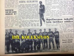 GÜNLÜK SPOR GAZETESİ - 22 NİSAN 1957 - ORDU TAKIMIMIZ İRAN İLE OYNUYOR - GALATASARAY VE BEŞİKTAŞ - BASKETBOL MAÇLARINI 5 HAKEM İDARE EDECEK - İSTANBULSPOR - DEMİRSPOR - SAMİM GÖREÇ - MUVAKKAR EKREM TALU - MİMİ İLE MEMO, MORT WALKER, DICK BROWN, MADDOCKS, STEVE CANYON, JED FORAM ÇİZGİ ROMAN - İZMİR AT YARIŞLARI - KASIMPAŞASPOR - MUSLİM BAĞCILAR - TALAT ATAMAN - ERTUĞRUL AKÇA - APİKOĞLU - FAY REKLAMI - FİORENTİNA, KIZILYILDIZ - APİKOĞLU SUCUK REKLAMI 1957 - SÜMERBANK REKLAMI - LORD SALISBURY - MAKARIOS