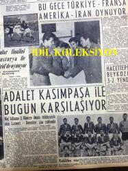 GÜNLÜK SPOR GAZETESİ - 23 NİSAN 1957 - ORDU BASKETBOL TAKIMI 70 - 42 İRAN - ADALETSPOR, KASIMPAŞASPOR - FENERBAHÇENİN TARİHİ - MİMİ İLE MEMO, MORT WALKER, DICK BROWN, MADDOCKS, STEVE CANYON, JED FORAM ÇİZGİ ROMAN - APİKOĞLU - KİT KARSON - SANA MARGARİN REKLAMI - FAY REKLAMI - ADALETSPOR, KASIMPAŞA - CEZAYİR'DE KANLI SAVAŞ - İNGİLTERE'DE 1957 ŞAMPİYONU MANCHESTER UNITED - MAKARIOS