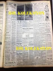 GÜNLÜK SPOR GAZETESİ - 25 NİSAN 1957 - GALATASARAY 2 - 0 BEŞİKTAŞ - NECMİ TANYOLAÇ - REAL MADRİD, MANCHESTER UNITED MAÇI - AMERİKA ORDU BASKETBOL TAKIMI MİLLİ NAMZETLERİ 64 - 43 MAĞLUP ETTİ - FERDİ SEKBAN İSTİFA ETTİ - ORDULARARASI BASKETBOL ŞAMPOİYONASI - MİMİ İLE MEMO, MORT WALKER, DICK BROWN, MADDOCKS, STEVE CANYON, JED FORAM ÇİZGİ ROMAN - FENERBAHÇENİN TARİHİ - ADİL ATAN - CAROL DAY - ALTAN DİNÇER - APİKOĞLU SUCUĞU REKLAMI - ATİLLA KARSAN - ROBER KOHEN - CHARLES HUMEZ, BOKS - DUILIO LOI - LALE VE ELHAMRA, LALE SİNEMASI, ÇÖL ASLANI FİLMİ - FAY REKLAMI - SHELLEY WINTERS