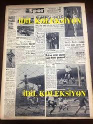 GÜNLÜK SPOR GAZETESİ - 25 NİSAN 1957 - GALATASARAY 2 - 0 BEŞİKTAŞ - NECMİ TANYOLAÇ - REAL MADRİD, MANCHESTER UNITED MAÇI - AMERİKA ORDU BASKETBOL TAKIMI MİLLİ NAMZETLERİ 64 - 43 MAĞLUP ETTİ - FERDİ SEKBAN İSTİFA ETTİ - ORDULARARASI BASKETBOL ŞAMPOİYONASI - MİMİ İLE MEMO, MORT WALKER, DICK BROWN, MADDOCKS, STEVE CANYON, JED FORAM ÇİZGİ ROMAN - FENERBAHÇENİN TARİHİ - ADİL ATAN - CAROL DAY - ALTAN DİNÇER - APİKOĞLU SUCUĞU REKLAMI - ATİLLA KARSAN - ROBER KOHEN - CHARLES HUMEZ, BOKS - DUILIO LOI - LALE VE ELHAMRA, LALE SİNEMASI, ÇÖL ASLANI FİLMİ - FAY REKLAMI - SHELLEY WINTERS