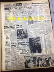 GÜNLÜK SPOR GAZETESİ - 30 NİSAN 1957 - GALATASARAY FENERBAHÇE DERBİ MAÇI 1957 - TURGAY ŞEREN - LEFTER, CAN BARTU - ÖZCAN TEKGÜL - FUAT ÜLKÜMEN - FENERBAHÇENİN TARİHİ - MUVAKKAR EKREM TALU - MİMİ İLE MEMO, MORT WALKER, DICK BROWN, MADDOCKS, STEVE CANYON, JED FORAM ÇİZGİ ROMAN - AYDOĞAN BECİT - CAROL DAY - SANA MARGARİN REKLAMI - AKBANK REKLAMI - YENİ MELEK SİNEMASI, TOKO-Rİ KÖPRÜSÜ - MARILYN MONROE FUTBOL MASKOTU - DE PETRINI