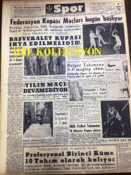 GÜNLÜK SPOR GAZETESİ - 4 MAYIS 1957 - FEDERASYON KUPASI MAÇLARI - OCWİRK - VOLEYBOLDA BULGAR TAKIMINA MAĞLUP OLDU - PROFESYONEL BİRİNCİ KÜME 10 TAKIM OLARAK KALIYOR - NECDET ERDEM - MİMİ İLE MEMO, MORT WALKER, DICK BROWN, MADDOCKS, STEVE CANYON, JED FORAM ÇİZGİ ROMAN - FENERBAHÇENİN TARİHİ - YÜKSEL GÖZÜPEK - ŞEREF GÖRKEY - ŞAMPİYON FENERBAHÇE İZMİR'DE KARŞIYAKA'YI 3-1 MAĞLUP ETTİ - CAROL DAY - FENERBAHÇE, VEFASPOR - ŞEREF GÖRKEY - KİT KARSON - ASTON VİLLA - APİKOĞLU SUCUK REKLAMI - ATLANTİK PAKTI - BOKS, RAY SUGAR ROBINSON ŞAMPİYON