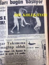 GÜNLÜK SPOR GAZETESİ - 4 MAYIS 1957 - FEDERASYON KUPASI MAÇLARI - OCWİRK - VOLEYBOLDA BULGAR TAKIMINA MAĞLUP OLDU - PROFESYONEL BİRİNCİ KÜME 10 TAKIM OLARAK KALIYOR - NECDET ERDEM - MİMİ İLE MEMO, MORT WALKER, DICK BROWN, MADDOCKS, STEVE CANYON, JED FORAM ÇİZGİ ROMAN - FENERBAHÇENİN TARİHİ - YÜKSEL GÖZÜPEK - ŞEREF GÖRKEY - ŞAMPİYON FENERBAHÇE İZMİR'DE KARŞIYAKA'YI 3-1 MAĞLUP ETTİ - CAROL DAY - FENERBAHÇE, VEFASPOR - ŞEREF GÖRKEY - KİT KARSON - ASTON VİLLA - APİKOĞLU SUCUK REKLAMI - ATLANTİK PAKTI - BOKS, RAY SUGAR ROBINSON ŞAMPİYON