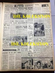 GÜNLÜK SPOR GAZETESİ - 15 MAYIS 1957 - 7 KULÜP ARASINDAKİ PAKTIN TRANSFER YASAĞI KALKIYOR - BEYOĞLUSPOR'LU GÜNAY BEŞİKTAŞ'A GEÇİYOR - BASKETBOL - NECDET ERDEM - TUNÇ ERİM - NACİ ERDEM, NECMİ TANYOLAÇ - FENERBAHÇE - FENERBAHÇENİN TARİHİ - MİMİ İLE MEMO, MORT WALKER, DICK BROWN, MADDOCKS, STEVE CANYON, JED FORAM ÇİZGİ ROMAN - FENERBAHÇENİN TARİHİ - TOULOUSE - CAROL DAY - MUVAKKAR EKREM TALU - FAY REKLAMI - YAPI VE KREDİ BANKASI REKLAMI - APİKOĞLU SUCUK REKLAMI 1957 - MARIO GABAY SPOR MAĞAZASI REKLAMI - SÜVEYŞ MESELESİ - KIBRIS MESELESİ - MARILYN MONROE'NUN KOCASI YARGILANIYOR - JOSYANE MONTESSUIT