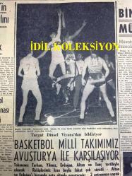 GÜNLÜK SPOR GAZETESİ - 25 MAYIS 1957 - FENERBAHÇE'NİN 50. YILINI CELAL BAYAR AÇACAK - BASKETBOL ŞAMPİYONASI - VİYANA'DA BİNİCİLERİMİZ BİRİNCİ - BASKETBOL MİLLİ TAKIMIMIZ AVUSTURYA İLE KARŞILAŞIYOR - ADALETSPOR MOLNAR'I ŞİKAYET ETTİ - SELİMOĞLU - JUDO ŞAMPİYONASI - HAKKI YETEN - FENERBAHÇENİN TARİHİ - MİMİ İLE MEMO, MORT WALKER, DICK BROWN, MADDOCKS, STEVE CANYON, JED FORAM ÇİZGİ ROMAN - ÖMER KÜNTAY - PİNG-PONG ŞAMPİYONASI - CAROL DAY - MUVAKKAR EKREM TALU - CAROL DAY - AT YARIŞI - FAY REKLAMI, OPON REKLAMI - MARILYN MONROE - TAIPEH'TE AMERİKALILAR SOKAĞA ÇIKAMIYOR