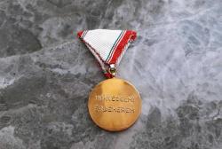 MACARİSTAN ASKERİ 25.YIL HİZMET LİYAKAT MADALYASI B9819