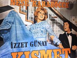 KISMET, 1974, FİLM AFİŞİ / POSTERİ - BÜYÜK BOY - ORİJİNAL - 100 X 68 cm EBADINDA - Original Turkish Big Size Movie Poster - Temel Gürsu, Vural Pakel, Enver Özer, Neşe Karaböcek, İzzet Günay, Efkan Efekan, Fikret Hakan, Öztürk Serengil, Ali Poyrazoğlu, Feridun Karakaya, İhsan Devrim, Süleyman Turan, Nubar Terziyan, Feridun Çölgeçen, Bülent Kayabaş, Seyyal Taner, ÖZER FİLM