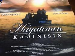 HAYATIMIN KADINISIN, 2006, FİLM AFİŞİ / POSTERİ - BÜYÜK BOY - ORİJİNAL - 97 X 68 cm EBADINDA - Original Turkish Big Size Movie Poster - Uğur Yücel, Türkan Şoray, Yıldırım Memişoğlu, Ezgi Mola, Kadir Kandemir, Settar Tanrıöğen, Binnur Kaya, Uğur Yücel, Selim Erdoğan, Savaş Akova, Kadim Yaşar, Şinasi Yurtsever, ÖZEN FİLM