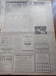 Cumhuriyet Gazetesi - 4 Ocak 1957 - Kıbrıs'a Ait Tasarının Hazırlığına Başlandı - İ.E.T.T'nin Son Yaptığı Zamların Menfi Tesirleri Devam Ediyor - Akis Dergisi Aleyhine Açılan Davanın Dünkü Duruşması - Suriye Rusya Arasında Yapılan Gizli Anlaşma -  Macar Mültecileri İçin Boşa Giden Hazırlık - İdam Sehpasında Can Veren Devletliler Yazı Dizisi - Mussolini'nin Ölümü - Mehmed Oluç- Amerikan Kolonisi Mensubları Tiyatrosunun İlk Temsili - Selmi Andak Evlendi - İzmir'de Pasolar Kaldırılınca - Amerika'da Zenci Beyaz Kavgaları - Resimli Romanımız Zırhlı Haydud - Sipahi Şarabı - Nuri İyem - Sabahaddin Kudret Aksal - Yunus Nadi Mükâfatı Şiir Müsabakası - Bulmaca - Fenerbahçe'nin 50. Yıl Kutlama Merasimi 8 Haziran'da Başlıyor - Kombine Biletler Kalkıyor Mu - Galatasaray'ın 50. Yıl Kutlama Merasimi Yarın Kapanıyor - Galatasaray'ın Santrhafı Ergun Ercins Romaya Gitti