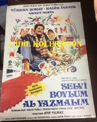 Selvi Boylum Al Yazmalım, 1977, FİLM AFİŞİ / POSTERİ - BÜYÜK BOY - ORİJİNAL - 100 X 67 cm EBADINDA - Original Turkish Big Size Movie Poster - Atıf Yılmaz, Ali Özgentürk, Türkan Şoray, Kadir İnanır, Ahmet Mekin, Hülya Tuğlu, İhsan Yüce, Cengiz Sezici, Elif İnci, Erkan Esenboğa, Nurhan Nur, Perihan Doygun, Günay Güner, Erol Batıbeki, Bülent İğdiroğlu, Taci Erşan, 2. BASKIDIR