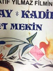 Selvi Boylum Al Yazmalım, 1977, FİLM AFİŞİ / POSTERİ - BÜYÜK BOY - ORİJİNAL - 100 X 67 cm EBADINDA - Original Turkish Big Size Movie Poster - Atıf Yılmaz, Ali Özgentürk, Türkan Şoray, Kadir İnanır, Ahmet Mekin, Hülya Tuğlu, İhsan Yüce, Cengiz Sezici, Elif İnci, Erkan Esenboğa, Nurhan Nur, Perihan Doygun, Günay Güner, Erol Batıbeki, Bülent İğdiroğlu, Taci Erşan, 2. BASKIDIR