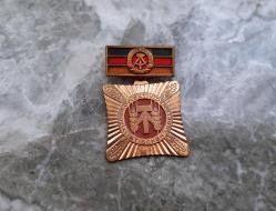 DOĞU ALMANYA KOMÜNİST DÖNEMİ SOSYALİST İŞ VE YAŞAM MADALYASI - ROZET  B9928