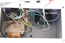 ANTİKA BAKALİT KASA 40 VOLTLUK ÖLÇÜ ALETİ  ÖZEL DEMIR KUTUSUNDA BAKMADAN GEÇME  (YENI RAF