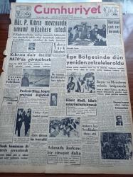 Cumhuriyet Gazetesi - 28 Nisan 1957 - Hürriyet Partisi Kıbrıs Mevzuunda Umumi Müzakere İstedi - Kıbrıs Türk Liderleri Fazıl Küçük Ve Faiz Kaymak - Kıbrıs'a Dair İhtilaf NATO'da Görüşülecek - Rus Kemancısı David Oistrach'ın Basın Toplantısı - Türkiye Kore Dostluk Gecesi - Profesör Högg Köprü Projesini Değiştirdi - Celal Bayar ve Adnan Menderes Zelzele Bölgesinde - Kibrit İthali Kibrit Sanayiini Baltalıyacak - Ankara İşçi Sendikaları İtiraz Etti - Hasan Ali Yücel Köşe Yazısı - Teknik Üniversite Veda Balosu - Kırkıncı Oda Yazan Peride Celal - İran Sovyet Transit Anlaşması İmzalandı - Remzi Kitabevi - Dünya Sağlık Teşkilatı Kongresine Gidiyoruz - Burhan Felek - Mormon Mezhebi Ve Kurucusunun Dramı - Doğan Nadi - Yunus Nadi Mükâfatı Şiir Müsabakası - Fazıl Kurtiş Öldü - Refik Osman Top'un Cenazesi Dün Törenle Kaldırıldı - Beşiktaş'ın Bugün Adalete Galip Gelmesi Lazım - Galatasaray'da Azaya Maç Bileti Yok