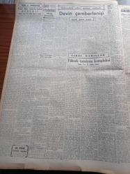 Cumhuriyet Gazetesi - 15 Ekim 1951 - Bir Türk Generali Derhal Washington'a Gidecek - Yeni Tefrikamız 2000 Yılın Sevgilisi - Truman'ın Kremlin'e İhtarı - Abidin Daver - Güzellik Kraliçesi Günseli Başar Fenerbahçe Beşiktaş Maçını Kazanan Takıma Gazetecile Cemiyeti Kupasını Verdi - İran Başbakanı Doktor Musaddık Hastaneden Dün Çıktı - Demokrat Parti Kongresi Bugün Açılıyor - Mikrop Harbi - Yeni İlim Şubelerinden Reoloji - Milli Gençlik Komitesi - İsmail Habib Sevük - Profesör Doktor Rasim Adasal - Amerika'nın Tito'ya Askerî Yardımı - Kral Faruk Bugün Sporcularımızı Kabul Edecek - Refik Halid Karay - İkinci Akdeniz Olimpiyatları Barselona'da  Yapılacak - Lefter Küçükandonyadis - Bülent Esel - Radyo Bugünkü Program - Pazarkaya Büyük Kumaş Mağazası - Normag Traktör - Hawkins Düdüklü Tencereleri - Ronson Çakmak - Siemens Alman Radyoları - Hamiyet Yüceses Fotoğrafı - Hamiyet Yüceses Fotoğrafı - Perihan Altındağ Sözeri Fotoğrafı