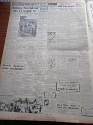 Cumhuriyet Gazetesi - 15 Ekim 1951 - Bir Türk Generali Derhal Washington'a Gidecek - Yeni Tefrikamız 2000 Yılın Sevgilisi - Truman'ın Kremlin'e İhtarı - Abidin Daver - Güzellik Kraliçesi Günseli Başar Fenerbahçe Beşiktaş Maçını Kazanan Takıma Gazetecile Cemiyeti Kupasını Verdi - İran Başbakanı Doktor Musaddık Hastaneden Dün Çıktı - Demokrat Parti Kongresi Bugün Açılıyor - Mikrop Harbi - Yeni İlim Şubelerinden Reoloji - Milli Gençlik Komitesi - İsmail Habib Sevük - Profesör Doktor Rasim Adasal - Amerika'nın Tito'ya Askerî Yardımı - Kral Faruk Bugün Sporcularımızı Kabul Edecek - Refik Halid Karay - İkinci Akdeniz Olimpiyatları Barselona'da  Yapılacak - Lefter Küçükandonyadis - Bülent Esel - Radyo Bugünkü Program - Pazarkaya Büyük Kumaş Mağazası - Normag Traktör - Hawkins Düdüklü Tencereleri - Ronson Çakmak - Siemens Alman Radyoları - Hamiyet Yüceses Fotoğrafı - Hamiyet Yüceses Fotoğrafı - Perihan Altındağ Sözeri Fotoğrafı