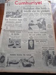 Cumhuriyet Gazetesi - 7 Ekim 1951 - Başbakan Adnan Menderes Dün Batılı Üç Büyük Elçi İle Görüştü - İran Başbakan Doktor Musaddık Bugün Şehrimizden Geçecek - İstanbul'un Kurtuluşu Dün Kutlandı - Kartal Halkevinin Sebep Olduğu Hadise - Şinasinin Heykelini Çalanlar Yakalandı - Kore'de Düşman Hatlarında Dün Yeni Gedikler Açıldı - Akdeniz Olimpiyatlarında Dünkü Müsabakalar - Kulak Doktorları Kongresi - Haftanın Şakaları - Burhan Felek - Yeni Bir Türk Filmi Dudaktan Kalbe - Saç Dökülmesine Karşı Sapiksin - Memleket Hikâyesi Bebek Yazan Yaşar Kemal  Yazı Dizisi - Falih Rıfkı Atay Sohbetler - 30 Yıllık Hasretten Sonra Yurda Gelen Aktör Nişanyan - Yol Vergisinin Kaldırılması - Yeni Ses Opereti - Yüksek Ses Sanatkarı Saime Sinan - Fenerbahçe Suriye Takımı Jones'i 7 0 Yendi - Ankara'da Futbol Mevsimi Açıldı - Abdulah Yüce - Bulmaca - Radyo - Stalin'in Pravdaya Beyanatı - Meşhur Magic Chef Sobaları - Olympia Yazı Makinaları - Gripin - Nora Radyoları - Koç Ticaret - Volvo