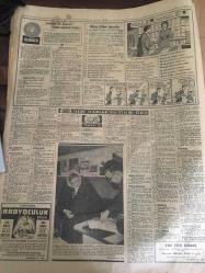 HÜRRİYET GAZETESİ 11 Şubat 1965 ---Başbakan yardımcısı dr. Kemal Satır açıkladı  bütçede kırmızı oy fazla çıkarsa İnönü  istifasını verecek--Türkiye yılın soğuk  gününü  yaşıyor -Vietnam da kızıl  çeteler  dün  de askınlar yaptı --İhsan  İpekçi 'nin  yazdığı roman  Yasak  Cennet --Hakem Geygel  Karagümrüklü Yılmaz  'ın  af  isteğini reddetti --Altın  mikrofon  armağanı  yarışması  Fatih Renk sinemasında ----Müteveffa Başkan  Kennedy'nin  barış  gönüllüsü--Çarşıda  ilaçtan buzdolabına  kadar her şey  bulmak  kabil --Beşiktaşlılar sakatlarla meşgul oluyor --Kaleci Erden  dün  Adana dan döndü---Tevfik Fikret 'in evinde cinayet --