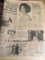 HÜRRİYET GAZETESİ  9 Şubat 1965 Yıl :17 Sayı :6027 --Vietnam Savaşı Gittikçe Büyüyor  Amerika ,  komünist  Vietnam 'ı  dün yine  bombaladı --Soğuktan 8 kişi dondu --Başka et  bulamayınca Müslümanlar  domuz eti  de yiyebilir ---Halk  türküleri meraklısı bir bir İngiliz i  dolandırdılar --Dahi sanatkar  Franz Liszt -- Türklerin  ileri  götürdükleri  eski ve  çok önemli  sanatlardan  biri  Kakmacılık--İşte benim hayatım  :Yazan : Elizabeth  Taylor--Rahip King Johnson ile görüşecek --Yabancı  bir film  şirketinin  İstanbul da   çevirdiği  film  eroin  kaçakçılarının her faaliyetlerini  anlatıyor  filimin  şebeke reisini  Feridun  Çölgeçen  canlandırıyor ----Beşiktaş -Galatasaray maçı bu hafta --En başarılı takım  Fenerbahçe  :Haftanın  hakemi  Ömer Karadağ ---Genç  Milli Takımımız Dün  Bulgaristan  'a Gitti --Partizan , yarın  Iz. Spor  Oynuyor --Vietnam yine  bombalandı --Yer ,gök  her yer  bembeyazdı --