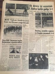 HÜRRİYET GAZETESİ 8 ŞUBAT  1965 YIL :17 SAYI :6026--Amerika , komünist Vietnam 'ı  bombaladı ---Tunca ve Meriç Nehirleri dondu --Devlet Tiyatrosundaki  hadiseler  Ankara da  yine günün mevzusu---Rusya da grip  salgını önlemek için  maske takılıyor --2 milyona yakın  Amerikalı  yabancı  ülkelerde 33 milyar lira  harcadı ---Türkiye 'nin  ilk  petrol  kralı ben olacağım  mühendis Ziya Kirman ---İşte benim hayatım  : Yazan  :Elizabeth  Taylor--İlk devre iyi  oynayan  Fenerbahçe  farklı galip  : 5 -1 Genç  mili takımımız bugün  Bulgaristan 'a  hareket ediyor --Kapışılan Mecmua  :Roman--Karakaş gözlerin elmas   şiirli Osman Onur la Niğdeli Ali Ercan çelişirken  şimdi türküye  üçüncü sahip çıktı--