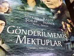 Gönderilmemiş Mektuplar, 2003, FİLM AFİŞİ / POSTERİ - BÜYÜK BOY - ORİJİNAL - 98 X 68 cm EBADINDA - Original Turkish Big Size Movie Poster - Yusuf Kurçenli, Türkan Şoray, Kadir İnanır, Rojda Demirer, Aytaç Arman, Melike Demirağ, Zeliha Sürücü, Engin Günay, Suna Selen, Levent Yüksel, Kutay Köktürk, Oya Aydonat, Tunca Yönder, Necati Bilgiç, Mehmet Akan, Hikmet Karagöz, Salih Kalyon, Ali Salim Yaşar, Niko, Selda Ülkenciler, Özlem Yurtsever, Denes, Szekeres, Nesteren Davutoğlu, ÖZEN FİLM