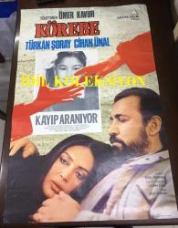 KÖREBE, 1985, FİLM AFİŞİ / POSTERİ - BÜYÜK BOY - ORİJİNAL - 97 X 66 cm EBADINDA - Original Turkish Big Size Movie Poster - Ömer Kavur, Barış Pirhasan, Türkan Şoray, Sevda Aktolga, Tomris Oğuzalp, Tuluğ Çizgen, Nurettin Şen, Cihan Ünal, Ferda Ferdağ, Ümit Yesin, Levent İnanır, Arslan Kacar, 	Dündar Aydınlı