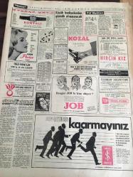 HÜRRİYET GAZETESİ 31 OCAK  1965 Yıl :17 Sayı :1965 -Lüsyen Hamid Tarhan-Abdülhak Hamid TarhanMüezzini Minareden aşağı attı-Papa,1571’de alınan Türk SancağınıTeslim ediyor-Ayhan Işık-Türkan Şoray-Fatma Girik-Hülya Koçyiğit-Göksel Arsoy-Ayşecik-Demirel  , bütün   iş hayatının  hesabını verdi--Kıbrıs ta Rumlar  soyguna başladı --Artistlerin  vergi borcu  on milyon  liranın üstünde --Nafaka borçları  yabancı  memleketlerde tahsil olunabilmeli --Modern kadın mesut değil --Yalnız evli  kadın değil ,bekar kadınların da çoğu  dertlidir ---Abdülhamit 'in  Halin den  sonra tespit edilen  servet  :yazan : Mithat  Sertoğlu ---Şampiyonluk için  Fenerbahçe   peşinden  koşan  Beşiktaş  güçte olsa  galip geldi  :1-0---Trabzonlular  Beşiktaş 'a  meydan okuyor :Metin Soysal --Toto Kupası Şampiyonu Ptt , D.Spor 'u  2-0 yendi ---