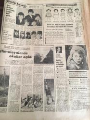 HÜRRİYET GAZETESİ 31 OCAK  1965 Yıl :17 Sayı :1965 -Lüsyen Hamid Tarhan-Abdülhak Hamid TarhanMüezzini Minareden aşağı attı-Papa,1571’de alınan Türk SancağınıTeslim ediyor-Ayhan Işık-Türkan Şoray-Fatma Girik-Hülya Koçyiğit-Göksel Arsoy-Ayşecik-Demirel  , bütün   iş hayatının  hesabını verdi--Kıbrıs ta Rumlar  soyguna başladı --Artistlerin  vergi borcu  on milyon  liranın üstünde --Nafaka borçları  yabancı  memleketlerde tahsil olunabilmeli --Modern kadın mesut değil --Yalnız evli  kadın değil ,bekar kadınların da çoğu  dertlidir ---Abdülhamit 'in  Halin den  sonra tespit edilen  servet  :yazan : Mithat  Sertoğlu ---Şampiyonluk için  Fenerbahçe   peşinden  koşan  Beşiktaş  güçte olsa  galip geldi  :1-0---Trabzonlular  Beşiktaş 'a  meydan okuyor :Metin Soysal --Toto Kupası Şampiyonu Ptt , D.Spor 'u  2-0 yendi ---