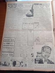 Cumhuriyet Gazetesi - 4 Kasım 1951 - Sovyetler Bize Bir Nota Verdiler - Sovyet Büyükelçisi Lavrişef - Kore'de Mütareke Ümidleri - 4,5 Milyon Lira Harcandıktan Sonra Kapatılan P.T.T. Mektebi - Nadir Nadi - Sofyada Siyasi Temizlik - Güzellik Kraliçesi Günseli Başar'ın Ankara'da Yaptığı Ziyaretler - Falih Rıfkı Atay - Arab Ve Türk - Burhan Felek - Atatürk'ün Sigara Kutusu Müzeye Verildi - Zaro Ağa'nın Hemşiresi 110 Yaşında - Savarona Bombay'da - 2000 Yılın Sevgilisi Yazan Refik Halid Karay Yazı Dizisi - Dün Bütün Futbol Sahaları Boştu - Dekatlon Müsabakaları - Galatasaray Atletlerinin Atinada Aldığı Dereceler - Çapamarka - Hawkins Düdüklü Tencereleri - Siemens Elektrik Malzemesi - Sulfaderme Yara Merhemi - Orator Saatleri - Hoover Çamaşır Makinesi - Nacar Saatleri - Easy Çamaşır Yıkama Ve Kurutma Makinesi