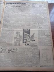 Cumhuriyet Gazetesi - 2 Aralık 1951 - Sovyetler Hükümetimize Yeni Bir Nota Verdiler - 1952 Bütçesi 1 Milyar 698 Milyon Kusur Lira - Güney Kaliforniya'da Hidrojen Bombası Fabrikası -  Churchill'in 77. Doğum Yıldönümü - Amerika İle Telefon Konuşması - Bulgarlar Türkiye'ye Muhacereti Durdurdular - Tekel Mamullerine Dün Zam Yapıldı - Fatih Sultan Mehmet'in Topları Dolmabahçe Stadı Önüne Konuldu - Burhan Felek Haftanın Şakaları - Afrika'dan Geliyorum 11 Yazı Dizisi - Falih Rıfkı Atay Sohbetler - Ducastel Radyoları - 2000 Yılın Sevgilisi Yazan Refik Halid Karay Yazı Dizisi - Mısır'da Kurtuluş Taburları Dağıtılıyor - Savarona İzmir'de - Türk İtalyan Kültür Anlaşması - Arapça Harflerle Gizli Yapılan Öğretim İle Mücadele Edilecek - Ömer Sami Coşar - Anadolu Ajansı - Galatasaray Dün İsveç Takımıyla 3 3 Berabere Kaldı - Günün Spor Hareketleri - Şeref Stadı - Sümer Sineması - Sulfaderme Yara Merhemi - Turkuaz Aile Saz Salonu - Salahaddin Pınar - Sabite Tur Gülerman - Altın Seri Philips Radyoları