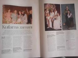 Alem Magazin Dergisi - 23 Aralık 2020 - Yasemin Kay Allen - Gözde Yörükoğlu Ersu - Bettina Machler - Ece Kurdoğlu - Dilek Türker - Selena Gomez - Begüm Ayaydın - İpek Özilhan Özkan - Lily Collins - Yasmin Gülman - Ebru Kohen - Evcil Dostlarıyla Yazlıkta Yaşam - Suzan Şen - Nail Yiğittaş - Seda Gazioğlu - Üretim Merkezi - Ramsey'in Heyecan Verici Hediye Dünyasını Keşfedin! - Yöntem Akmen İnanç - Ekranın Yeni Ailesi: Bridgerton - Canan Hasseballe - Rosie Poole - Bruce Russell - Sanat Dolu Hediyeler - Alem Vitrin - Güçlendirilmiş Formül - Güvenli Uyku Ortamı - Ender Mermerci fotoğraf ve haberi - Tam Takım Dergi