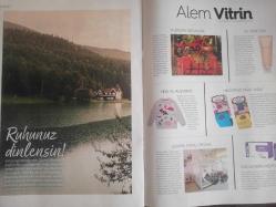 Alem Magazin Dergisi - 23 Aralık 2020 - Yasemin Kay Allen - Gözde Yörükoğlu Ersu - Bettina Machler - Ece Kurdoğlu - Dilek Türker - Selena Gomez - Begüm Ayaydın - İpek Özilhan Özkan - Lily Collins - Yasmin Gülman - Ebru Kohen - Evcil Dostlarıyla Yazlıkta Yaşam - Suzan Şen - Nail Yiğittaş - Seda Gazioğlu - Üretim Merkezi - Ramsey'in Heyecan Verici Hediye Dünyasını Keşfedin! - Yöntem Akmen İnanç - Ekranın Yeni Ailesi: Bridgerton - Canan Hasseballe - Rosie Poole - Bruce Russell - Sanat Dolu Hediyeler - Alem Vitrin - Güçlendirilmiş Formül - Güvenli Uyku Ortamı - Ender Mermerci fotoğraf ve haberi - Tam Takım Dergi
