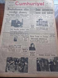 Cumhuriyet Gazetesi - 21 Aralık 1951 - Başbakan Adnan Menderes'in Dün Verdiği Demeç - Abidin Daver - Şah İsmail'in Meşhur Tahtı Hakkındaki İddianın Akisleri - Atlantik Paktına İştirakimiz - Ziraat Bankasının Karı Bu Yıl 30 Milyon Lira - Okullarda Seyrüsefer Kursları - Hayfada Batan Geminin Mürettebatı Dün Geldi - Sarayburnu İle Üsküdar Arasında Kurulacak Asma Köprü - Profesör Rasim Adasal - Tarihî Bahisler Türkiye'nin Büyük Britanya Nezdine Yolladığı Elçiler- Emekli Subaylara Ordu Şeref Belgesi Verilecek - 2000 Yılın İnecek Noel Babalar - 2000 Yılın Sevgilisi Yazan Refik Halid Karay Yazı Dizisi - İş Bankasının Şiir Müsabakası - Suriye'deki Hükümet Darbesinin Sebepleri - Sovyetlerin 370 Denizaltısı Varmış - Rapid Futbol Takımının İstanbul Maçları - Galatasaray Kulübünün Tertiblediği Türk Elen Boks Karşılaşmaları - Tepebaşı Kışlık Gazinosu - Büyük Revü - Tiyatro - Radyo Bugünkü Program - Movado Saatleri - Derman Ağrı Kesici - Philips Radyo - Gripin - Hakkı Ismarlama Gömlek Salonu