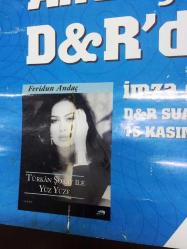 ISLAK İMZALI VE İTHAFLI TÜRKAN ŞORAY AFİŞİ / POSTERİ - BÜYÜK BOY - ORİJİNAL - 62 X 43 cm EBADINDA - Original Turkish Big Size Poster - TÜRKAN ŞORAY VE FERİDUN ANDAÇ İMZA GÜNÜ, SUADİYE D&R