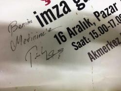 İMZALI VE İTHAFLI TÜRKAN ŞORAY AFİŞİ / POSTERİ - BÜYÜK BOY - ORİJİNAL - 69 X 50 cm EBADINDA - Original Turkish Big Size Poster - REMZİ KİTABEVİ AKMERKEZ, TÜRKAN ŞORAY İMZA GÜNÜ