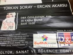 TÜRKAN ŞORAY STICKER (ETİKET) AFİŞİ / POSTERİ - BÜYÜK BOY - ORİJİNAL - 67 X 50 cm EBADINDA - Original Turkish Big Size Poster - 50 YILLIK AŞK, TÜRKAN ŞORAY, D&R ÖZDİLEK AVM. TÜRKAN ŞORAY - ERCAN AKARSU İMZA GÜNÜ