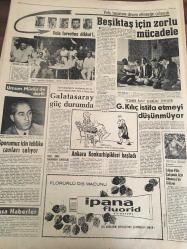 HÜRRİYET GAZETESİ  2 EKİM  1965 YIL :18 SAYI :6259-Gündüz Kılıç-Behiye Aksoy ,Şençalar Plak reklamı-Marc Aryan,Adamo-İpana,Zetina,Türkiye Halk Bankası,Galatasaray Kimya Mühendisliği Yüksek Okulu,Özel Galatasaray Yüksek İktisat ve Ticaret Okulu reklamları--- Endonezya da iktidarı  ,solcular ele geçirmek istedi ---Sukarno 'ya karşı  hareket oldu ---Demirel  ,su  derdi  halledilemeyen  Urfa  ahalisinden  af talep etti --- 12 milyonluk  binasını  Darüşşafakaya  hibe ettiler ---Jet Sosyetesinin  taçsız  kraliçesi Prenses  İra ----Türk  kuaförleri   Paris te  yapılacak  Dünya  Şampiyonasına  katılıyor---Zayıflama  kulübü  üyelerine  perhizden  çok şarkı  ve  dans etme  tavsiyesinde  bulunuyor ---Vefa ,başarısını  devam  ettirmeğe  çalışacak  ---Beşiktaş  için  zorlu mücadele ---Galatasaray  güç durumda----Şaban Filiz   çalışmak için  Almanya ya gidiyor ---Belgin Doruk  : Avrupa da bir ay  dinleneceğim ---Sevda Ferdağ  , şimdi  de  çengiliğe özendi ----