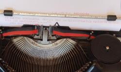 ANTİKA KUTUSUNDA CAM TUŞ CONTİNANTAL DAKTİLO HATASIZ KUSURSUZ