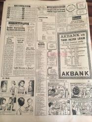 HÜRRİYET GAZETESİ 19 EYLÜL  1965 YIL :18 SAYI 6246---Petrol konusunda  Gürsel  ,M  Turgut 'un  tutumunu beğendi ----9 Ekime kadar devam edecek  partilerin  seçim  faaliyeti  bugün  başlıyor ---Ürgüplü  'ye  göre , tek  partinin  iktidarı  alması  bir sürprizle  sayılacaktır ---Kennedy 'nin  çocukları bile  Hıfzı Baba 'nın  uçurtmasını uçuruyor ---Ihsan Gürsan : Enflasyon  tehlikesi yok ---Cemal Madanoğlu  seçilirse : askerlikte  bedel usulü  konulmasını  isteyecek ----Fenerbahçe  galibi  sarı -siyahlılar bozguna  uğradı : Beşiktaş :3 İstanbul spor : 0----Fenerbahçe  antrenörü  Hold  dün şöyle dedi  artık konuşmayacağım --Hacettepe :2 Ankaragücü:1----Galatasaray  -Beykoz  ,Fenerbahçe  -Vefa ---Göztepe Altay 'ı 3-2 mağlup etti -----TPAO  'nun İzmir de  kurmak istediği  yeni  rafineriye  mobil itiraz etti ---