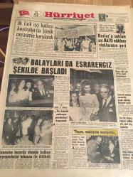 HÜRRİYET GAZETESİ 22 EKİM 1968 YIL :21 SAYI :7360--- İlk Türk  işçi  kafilesi Avusturalya 'da  büyük merasimle  karşılandı ---Ruslara satılan sır  :NATO  nükleer  stoklarının yeri ---Balayları da  esrarengiz  şekilde başladı ---Basın  affı için  AP  de  teklif  hazırlanıyor ---Sunay iki makam  otomobilini  uçağa yükletip  Eskişehir e gitti ----Günde 10 saatten fazla uyuyanlar  daha çok  kalp krizinden  ölüyor ---Belfast  'ta  yarın  İrlanda  için   kademeli  duvar kuracağız ---Habeş Wolde  'nin  kazandığı  Olimpiyat  maratonunda Akçay  stada girerken   şöhretler  geride kaldı ---Demode  güreşimizden  iki  altın çıktı  :Ayık  ,Atalay ---Eski  Dünyadan  Beşinci  Kıta  'ya - ---164  Türk  Sydney  'de ---Uçak  kazası  şehitlerinden üçü dün  törenle defnedildi  : Şehit  Teğmen :Güven Erdil , Teğmen : Aydın Özdönmez , Başçavuş : Kadir Gökhan ----- - İdil Koleksiyon