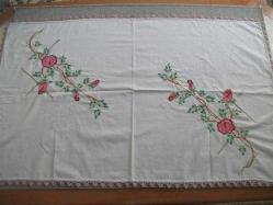 KUMAŞI MAKİNA - KENARLARI EL İŞİ RUNNER (52X87 CM) +  MASA ÖRTÜSÜ (87X87 CM) + MASA ÖRTÜSÜ (88X88 CM) + PEÇETE-8 ADET (30X31 CM) - TOPLAM 11 PARÇA