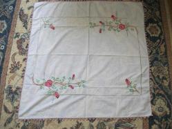 KUMAŞI MAKİNA - KENARLARI EL İŞİ RUNNER (52X87 CM) +  MASA ÖRTÜSÜ (87X87 CM) + MASA ÖRTÜSÜ (88X88 CM) + PEÇETE-8 ADET (30X31 CM) - TOPLAM 11 PARÇA